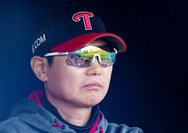 염경엽 LG 감독은 20일 우천 취소된 잠실 두산전을 앞두고 전반기 남은 17경기 전력을 다하리라 다짐했다.｜뉴시스