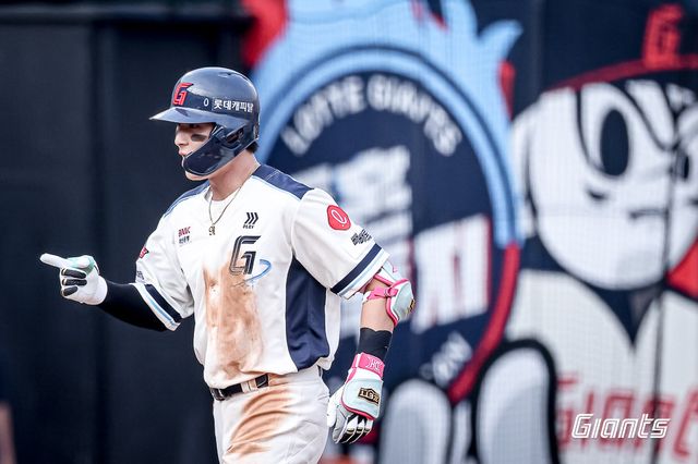 롯데 윤동희는 19일 병원검진에서 허벅지의 근육 손상을 80%를 회복했다는 소견을 들었다. 부상자가 많은 팀은 주축 윤동희의 복귀를 기다리고 있다. 사진제공｜롯데 자이언츠