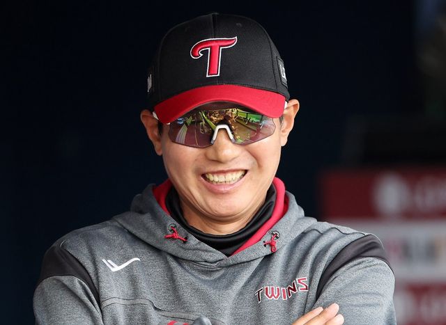 염경엽 LG 감독은 20일 우천 취소된 잠실 두산전을 앞두고 전반기 남은 17경기 전력을 다하리라 다짐했다.｜뉴시스