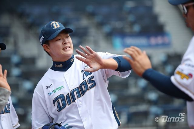 NC 김휘건은 19일 오른쪽 팔꿈치 뼛조각 제거 및 관절성형술을 진행했다. 다음 시즌 복귀를 목표로 21일 재활군에 합류한다. 사진제공｜NC 다이노스