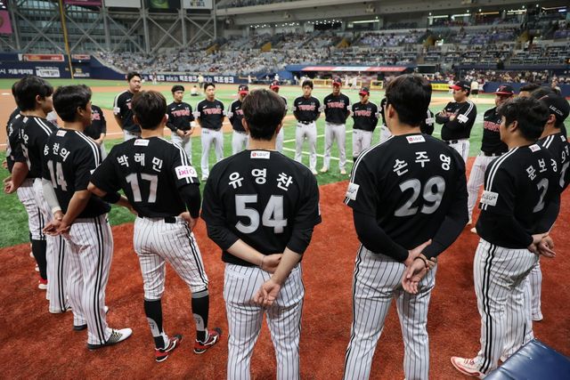 LG는 19일까지 정규시즌 41승 2무 29패를 기록하며 리그 2위를 기록 중이다. 선두 한화와 ‘0.5’경기 차일 만큼 치열하다.｜뉴시스
