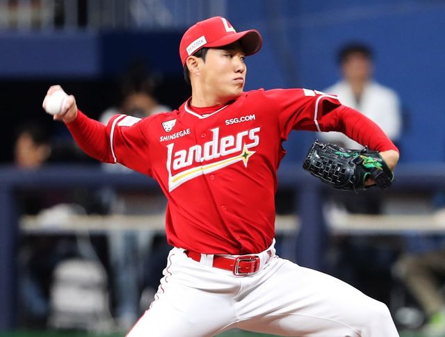 SSG 최민준은 19일 고척 키움과 원정경기에서 구원등판해 2.2이닝 1실점으로 팀 승리의 발판을 만들었다. 사진제공｜SSG 랜더스