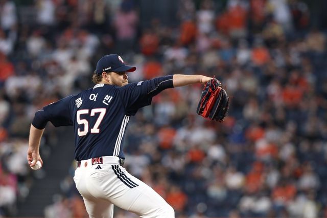 두산 어빈은 17일 대구 삼성전에서 2.2이닝 8실점으로 부진했다. 그는 기술과 멘탈 등에서 여러 변화에 나선 뒤 다음 등판을 준비한다. 사진제공｜두산 베어스