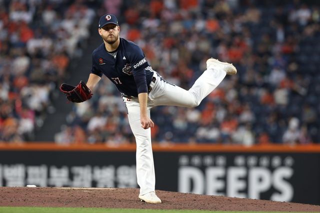 두산 어빈은 17일 대구 삼성전에서 2.2이닝 8실점으로 부진했다. 그는 기술과 멘탈 등에서 여러 변화에 나선 뒤 다음 등판을 준비한다. 사진제공｜두산 베어스