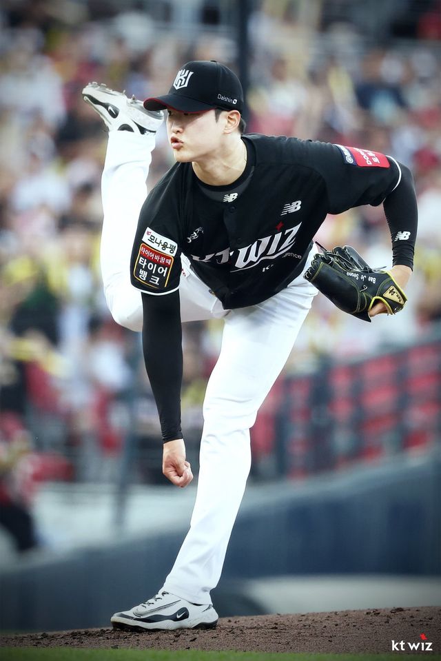 KT 배제성이 19일 광주-기아챔피언스필드에서 열린 KIA와 원정경기에 선발등판해 역투하고 있다. 상무에서 병역의무를 마치고 돌아온 그는 최근 부상자 속출로 고심한 KT 마운드에 큰 힘이 될 전망이다. 사진제공｜KT 위즈