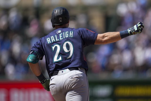 시애틀 롤리는 22일(한국시간) 컵스전에서 시즌 30홈런을 터트렸다. 그는 전반기 이전 30홈런 고지를 밟으며 여러 가지 신기록을 세웠다.｜AP뉴시스