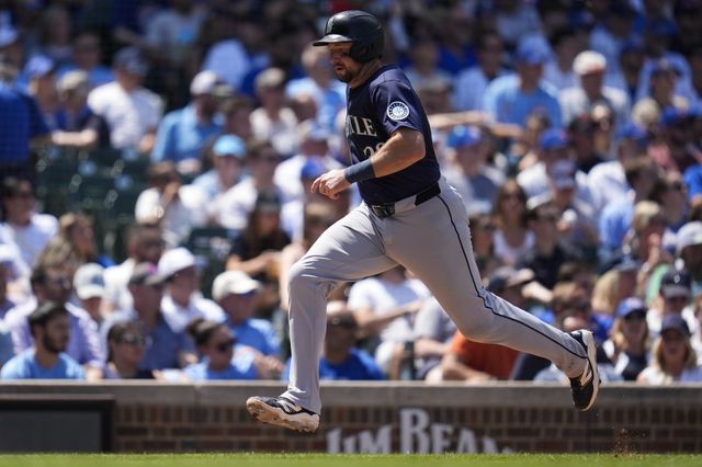 시애틀 롤리는 22일(한국시간) 컵스전에서 시즌 30홈런을 터트렸다. 그는 전반기 이전 30홈런 고지를 밟으며 여러 가지 신기록을 세웠다.｜AP뉴시스