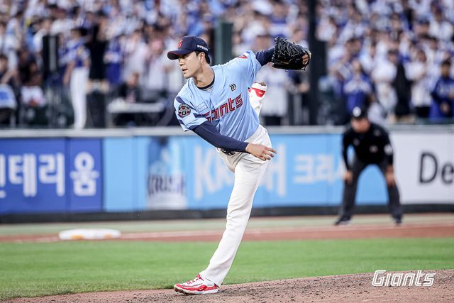 롯데 윤성빈이 22일 사직구장에서 열린 삼성과 홈경기 7회초 구원등판해 역투하고 있다. 사진제공｜롯데 자이언츠