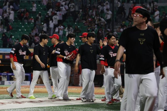 KIA는 6월 간절한 마음을 앞세운 함평 호랑이들의 활약상을 앞세워 상승곡선을 그리고 있다. 사진제공｜KIA 타이거즈