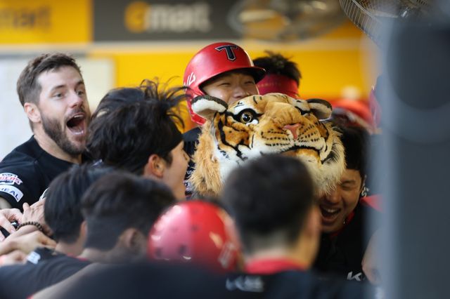 KIA는 6월 간절한 마음을 앞세운 함평 호랑이들의 활약상을 앞세워 상승곡선을 그리고 있다. 사진제공｜KIA 타이거즈