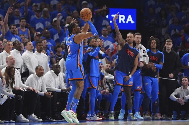 오클라호마시티 제일린 윌리엄스가 23일(한국시간) 페이콤센터에서 열린 인디애나와&nbsp;NBA&nbsp;파이널 7차전 3쿼터 도중 3점슛을 터트리고 있다. 오클라호마시티가 3쿼터 승리를 잡는데 윌리엄스의 역할이 절대적이었다. 오클라호마시티(미 오클라호마주)｜AP뉴시스