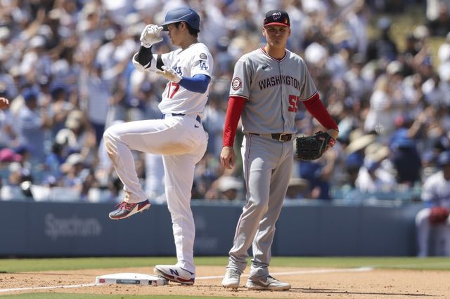 다저스 오타니는 23일(한국시간) 1번타자 겸 선발투수로 나섰다. 투수로서 1이닝 2탈삼진 무실점, 타자로는 홈런포함 5타점 경기로 맹활약했다. LA｜AP뉴시스