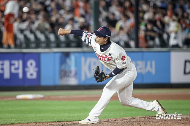 롯데 구승민이 17일 사직구장에서 열린 한화와 홈경기에 구원등판해 역투하고 있다. 사진제공｜롯데 자이언츠