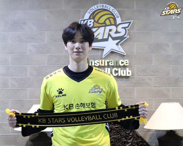 한국전력에서 KB손해보험으로 옮긴 임성진은 새 시즌 레오나르도 아폰소 감독이 기대를 한몸에 받고 있다. 사진제공｜KB손해보험 배구단