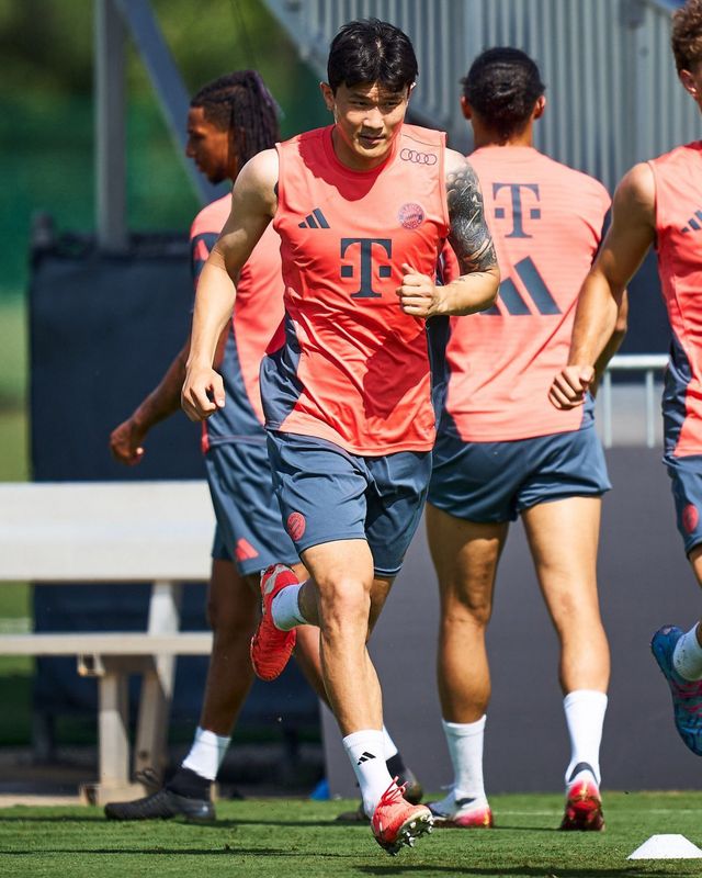 바이에른 뮌헨이 23일(한국시간) 공개한 선수단 훈련 영상에 김민재가 등장했다. 지난해 10월부터 아킬레스건염 부상에 시달린 그가 클럽월드컵 조별리그 최종전인 25일 벤피카전 출격을 앞두고 있다. 사진출처｜바이에른 뮌헨 페이스북