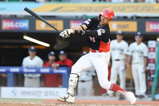 KIA 김석환은 22일 인천 SSG와 원정경기에서 8회초 대타로 출전해 결승 2점 홈런을 터트려 팀 6연승에 보탬이 됐다. 사진제공｜KIA 타이거즈