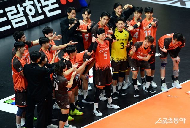 V리그 남자부 OK저축은행이 2025~2026시즌부터 연고지를 안산에서 부산으로 옮긴다. KOVO는 24일 서울 상암동 KOVO 대회의실에서 이사회를 열어 만장일치로 OK저축은행의 연고지 이전을 승인했다. 스포츠동아DB