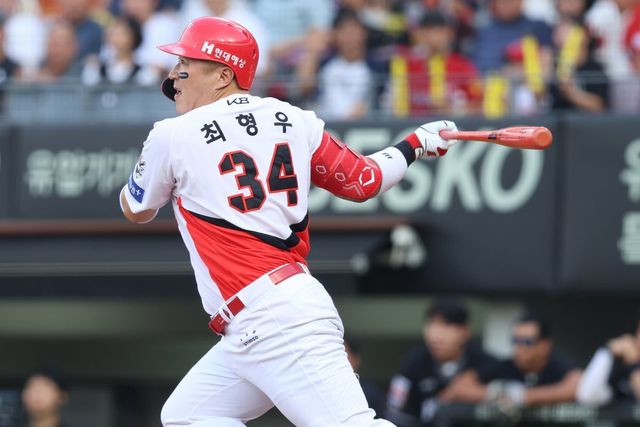 KIA 최형우는 팀 내 야수 중 최고참이지만, 변함없는 기량으로 보탬이 되고 있다. 팀은 부상자가 속출해 위기를 맞았지만, 베테랑 최형우의 활약으로 이를 극복하고 있다. 사진제공｜KIA 타이거즈