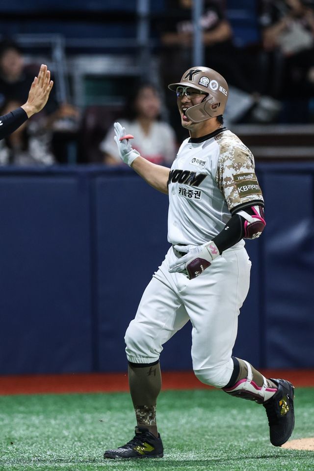 키움 임지열은 24일 고척 KIA와 홈경기에서 결승포를 포함해 3안타 4타점으로 활약해 야구 인생에 기억남을 맹활약을 펼쳤다. 사진제공｜키움 히어로즈