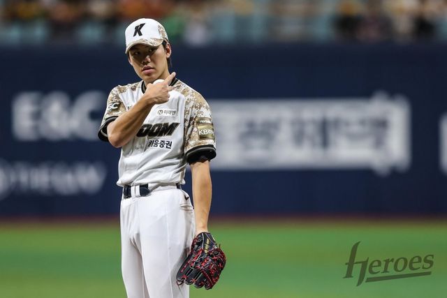 키움 김윤하는 선발 15연패에 빠져 있다. 키움의 모든 구성원은 풀이 죽은 그를 응원하고 있다. 사진제공｜키움 히어로즈