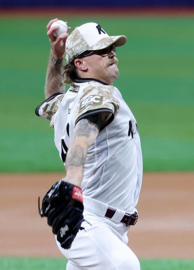 키움 웰스는 25일 고척 KIA와 홈경기에서 선발등판해 KBO리그 데뷔전을 치렀다. 3이닝 1실점으로 깊은 인상을 남겼다.｜고척, 뉴시스