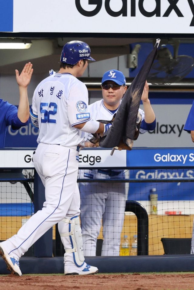 삼성 박진만 감독(오른쪽)과 박병호. 사진제공｜삼성 라이온즈