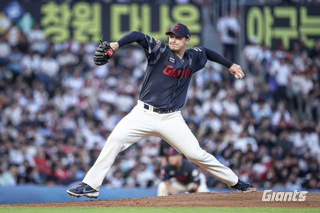 롯데 외국인투수 터커 데이비슨이 25일 창원NC파크에서 열린 NC와 원정경기에 선발등판해 역투하고 있다. 사진제공｜롯데 자이언츠