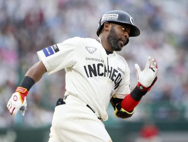 SSG 에레디아는 22일 인천 KIA와 홈경기에서 7회말 김선수 심판위원에게 욕설을 해 퇴장당했다. 사진제공｜SSG 랜더스