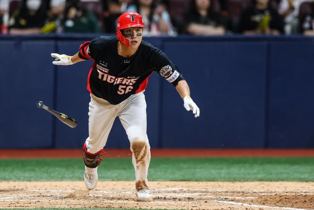 KIA 오선우는 부상자가 많은 타선의 중심을 잡아주며 6월 승률 1위인 팀 상승세에 보탬이 되고 있다. 사진제공｜KIA 타이거즈&nbsp;