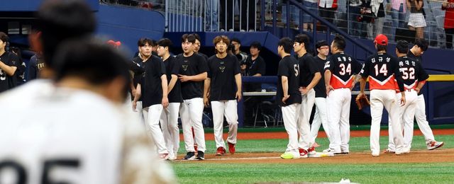 KIA는 26일 고척 키움과 원정경기에서 5-5 무승부를 챙겼다. 주중 3연전에서 1승1무1패에 그쳤고, 키움 상대의 묘한 분위기도 끊지 못했다.｜고척, 뉴시스