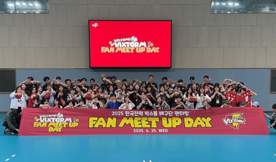 V리그 남자부 한국전력은 25일 경기도 오산 소재 연습체육관에서 ‘2025 VIXTORM FAN MEET UP DAY’를 열었다. 선수단과 팬 60여 명이 팬미팅을 비롯한 다양한 행사에 함께했다. 사진제공│한국전력