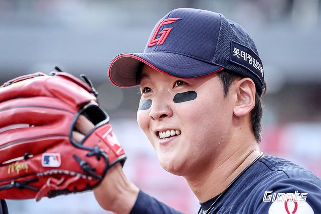 롯데 최준용이 KBO리그 최고의 직구를 뿌리던 2021년의 구위를 다시 보여주기 시작했다. 사진제공｜롯데 자이언츠