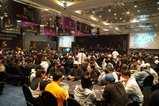 부산 해운대 파라다이스 호텔에서 열린 슈퍼컵 인 부산(Super Cup in Busan) 에 참가한 전 세계 마인드스포츠 고수들이 열띤 분위기 속에 게임을 하고 있다. 10월에는 인천 파라다이스 시티에서 슈퍼컵 인 인천이 개최된다.
