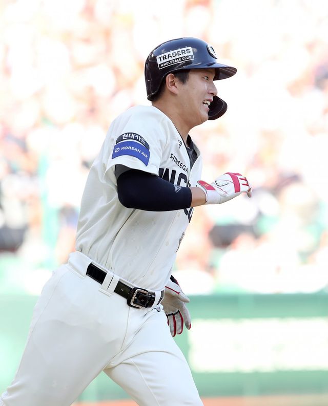 SSG 포수 조형우는 29일 인천 한화와 홈경기에서 7번타자 포수로 선발출전해 타석에서 3타수 2안타, 포수로서 도루 저지 2번을 하며 팀 승리에 힘을 보탰다. 사진제공｜SSG 랜더스