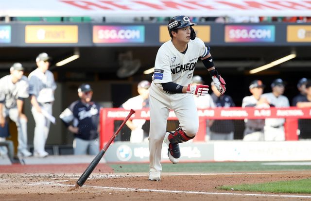 SSG 포수 조형우는 29일 인천 한화와 홈경기에서 7번타자 포수로 선발출전해 타석에서 3타수 2안타, 포수로서 도루 저지 2번을 하며 팀 승리에 힘을 보탰다. 사진제공｜SSG 랜더스