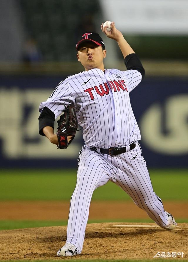 LG 송승기는 올 시즌 팀 5선발을 맡아 매 경기 안정적인 피칭을 이어가고 있다. 3일 창원 NC전에서도 승리를 챙긴 그는 어느덧 시즌 6승(3패)째를 거뒀다. 배터리 호흡을 맞추고 있는 이주헌과의 동반 성장도 눈 여겨 볼 대목이다. 스포츠동아DB