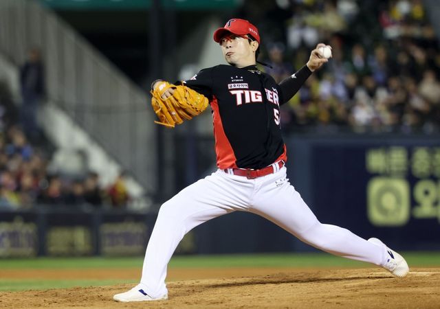 KIA 양현종은 3일 잠실 두산전에서 5이닝 2실점(1자책점) 호투로 4승째를 따낸 뒤 “팀의 승리를 위해 모두 최선을 다하고 있다”고 밝혔다. 뉴시스