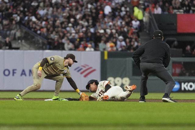 샌프란시스코 이정후(오른쪽)가 3일(한국시간) 오라클파크에서 열린 ‘2025 MLB’ 샌디에이고와 홈경기에서 6회말 2루 도루에 성공하고 있다. 이날 샌프란시스코는 0-1로 패했다. 샌프란시스코(미 캘리포니아주)｜AP뉴시스