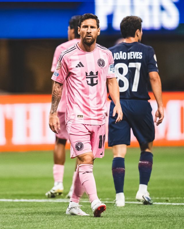 인터 마이애미는 미국 조지아주 애틀랜타에 위치한 메르세데스-벤츠 스타디움에서 열린 파리 생제르맹(PSG)과 2025 국제축구연맹(FIFA) 클럽월드컵 16강전에서 0-4 완패를 당했다. 마이애미의 주장 리오넬 메시는 사실상 고립된 채 존재감을 드러내지 못했다. 사진출처｜인터 마이애미 페이스북