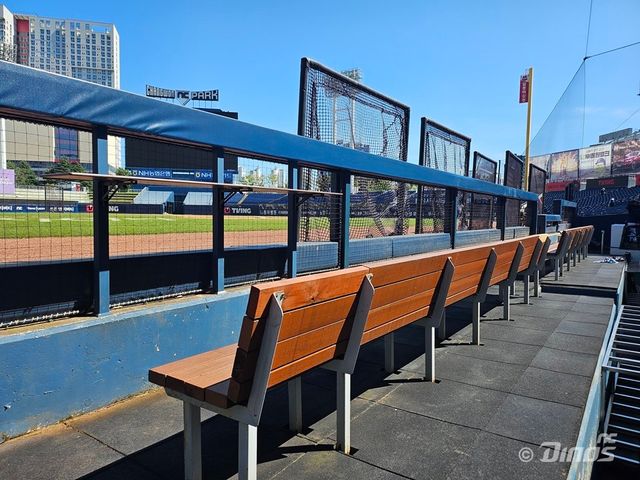 NC는 6월 말까지 창원시에 야구장 개선을 위한 21가지 요청 사항에 관한 답변을 듣기로 했으나 창원시의 양해로 전달 시한을 유연하게 조정하기로 했다. 구단은 창원시와 지속 협력하지만, 타 지역과 대화 채널도 유지했다. 사진제공｜NC 다이노스&nbsp;