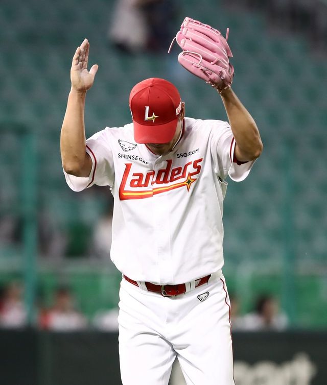 SSG 노경은은 불펜투수로 전환에 성공하며 마운드에 큰 힘이 되고 있다. 사진제공｜SSG 랜더스