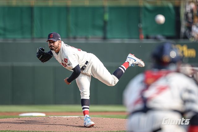 롯데 감보아는 6월 5경기 등판해 5승(무패) ERA 1.72로 압도적인 투구를 선보이며 월간 MVP를 정조준한다. 사진제공｜롯데 자이언츠