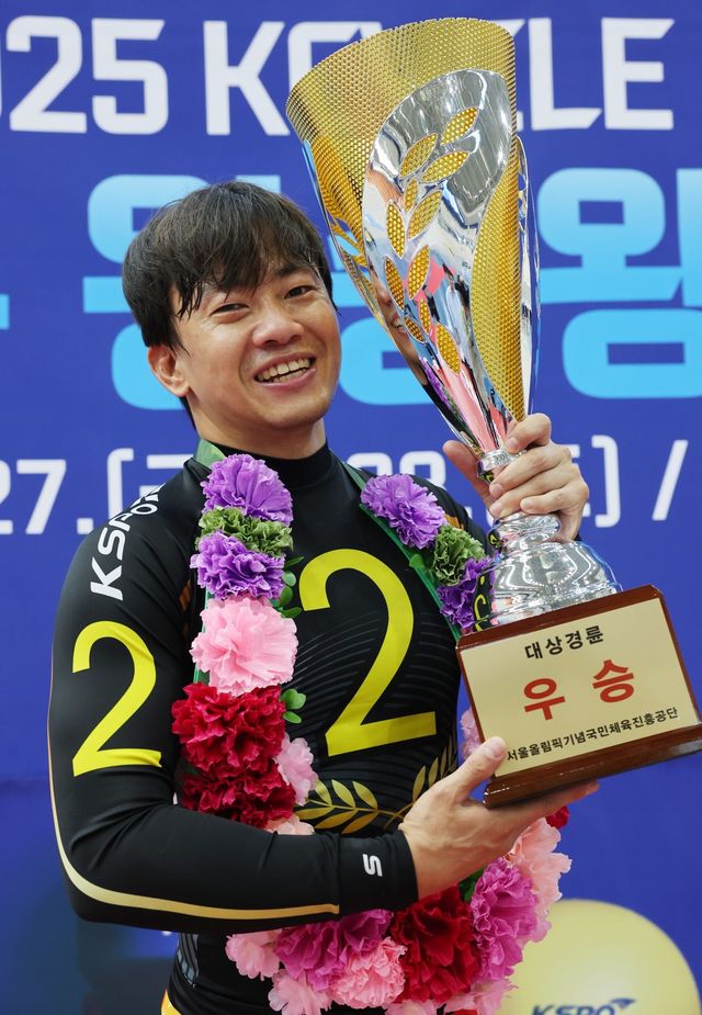 KCYCLE 경륜 왕중왕전에서 우승한 정종진이 환한 미소로 승리를 자축하고 있다. 사진제공 | 국민체육진흥공단