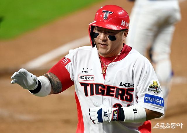 KIA 최형우는 누구보다 뜨거운 5월을 보냈다. 월간 MVP 부문에서 역대 최다, 최고령에 도전한다. 스포츠동아DB