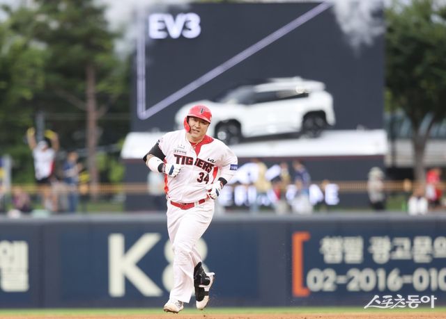 KIA 최형우는 누구보다 뜨거운 5월을 보냈다. 월간 MVP 부문에서 역대 최다, 최고령에 도전한다. 스포츠동아DB