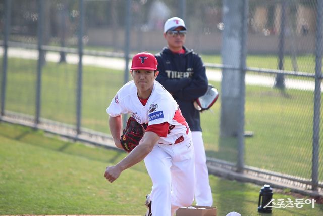 KIA 투수 이의리는 지난달 말 팔꿈치 염증으로 복귀가 한 차례 지연됐고, 4일 캐치볼을 시작하며 복귀를 다시 준비한다. 사진제공｜KIA 타이거즈