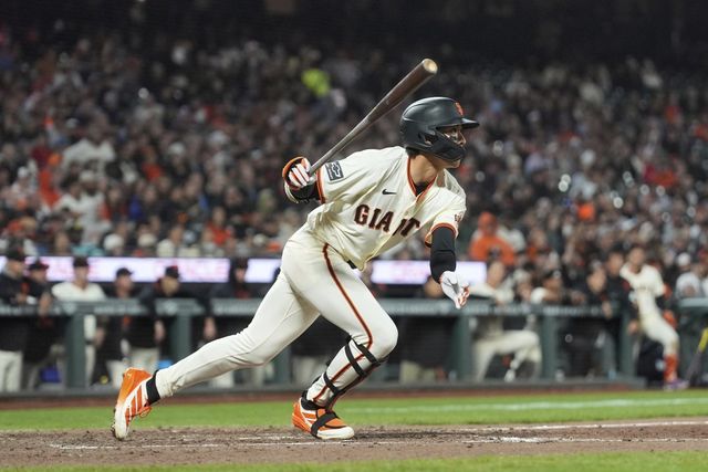 샌프란시스코 이정후가 4일(한국시간) 오라클파크에서 열린 2025 메이저리그(MLB) 샌디에이고 파드리스와 홈경기에 2번타자 중견수로 선발출전했다. 이정후는 5타수 무안타로 침묵하며 시즌 타율이 0.269까지 떨어졌다. AP뉴시스