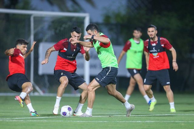 이라크는 6일(한국시간) 바스라 인터내셔널 스타디움에서 열릴 한국과 북중미월드컵 최종예선 조별리그 B조 9차전 홈경기를 앞두고 사령탑 교체라는 승부수를 띄웠다. 그러나 주축 선수가 5명이나 이탈해 걱정도 크다. 지난달 30일 바스라에서 소집훈련을 하고 있는 이라크 선수단. 사진출처│이라크축구대표팀 SNS