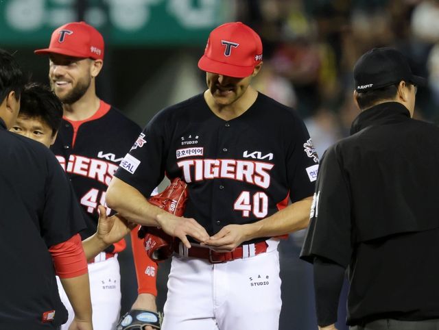 KIA 네일은 4일 잠실 두산전에서 강습 타구에 오른손을 맞아 다쳤지만, 큰 이상 없이 다음 등판을 준비한다.｜뉴시스