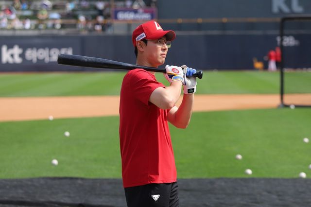 NC에서 SSG로 트레이드된 김성욱이 8일 수원 KT전을 앞두고 타격 훈련을 소화하고 있다. 사진제공｜SSG 랜더스